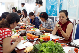 Hình ảnh khóa hướng dẫn chế biến món ăn gia đình, chào mừng ngày phụ nữ Việt Nam 20/10/2018